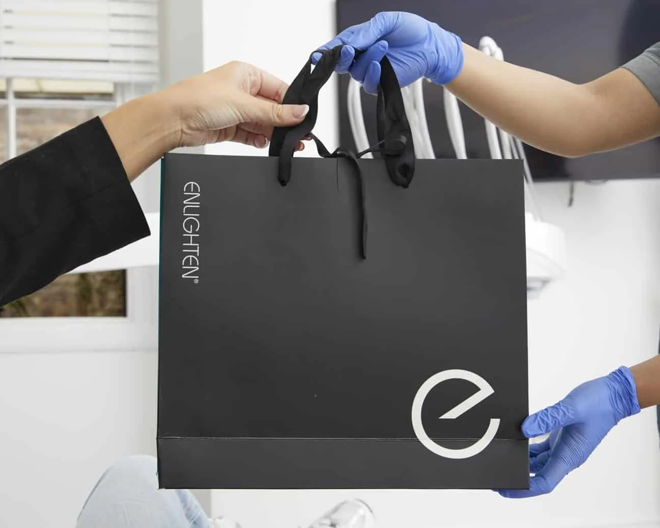 Close up enlighten teeth whitening bag